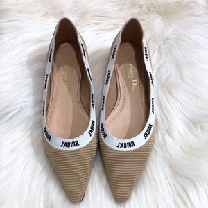 Nude flat shoes